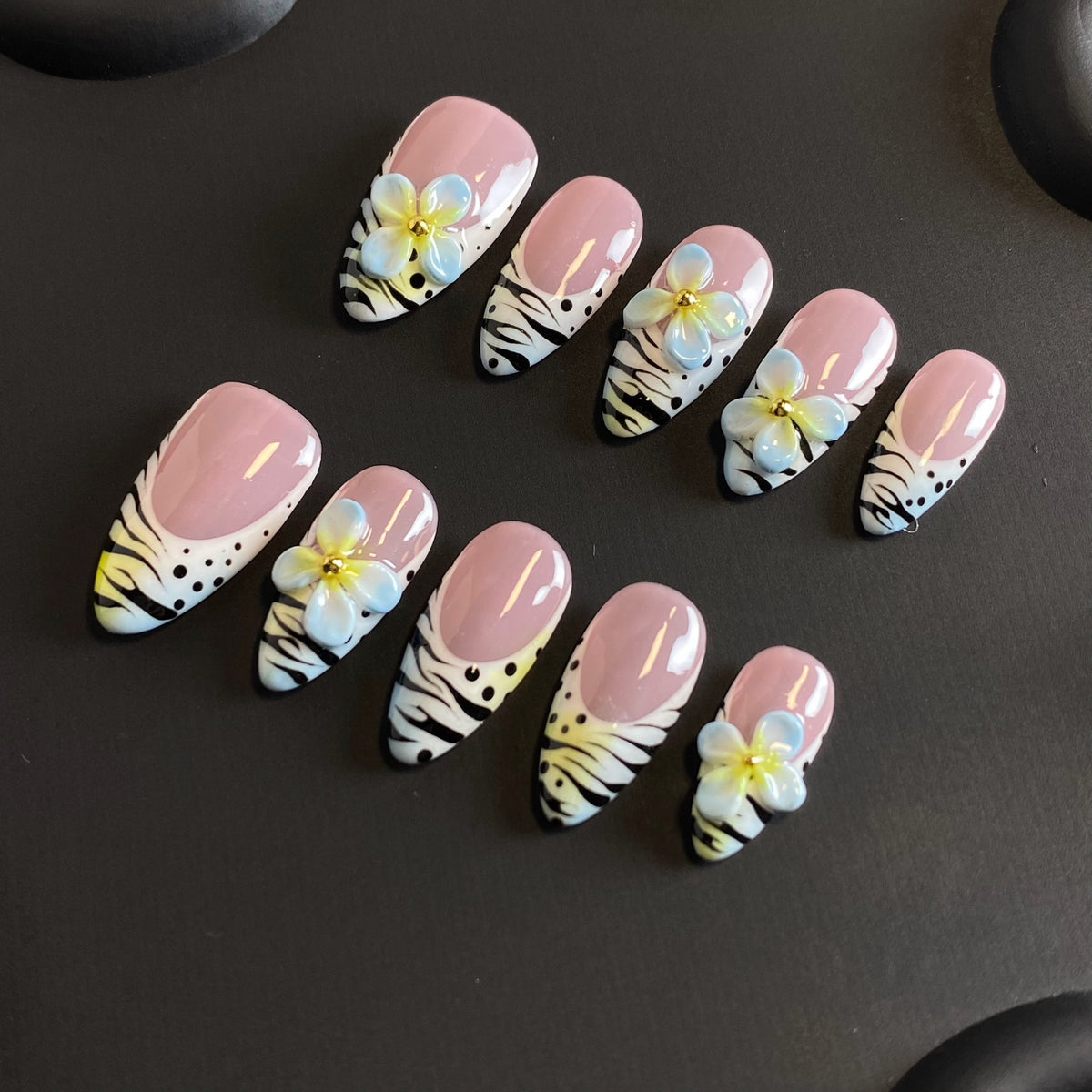 Daisy Noir Bloom short almond press-on nails - view 3