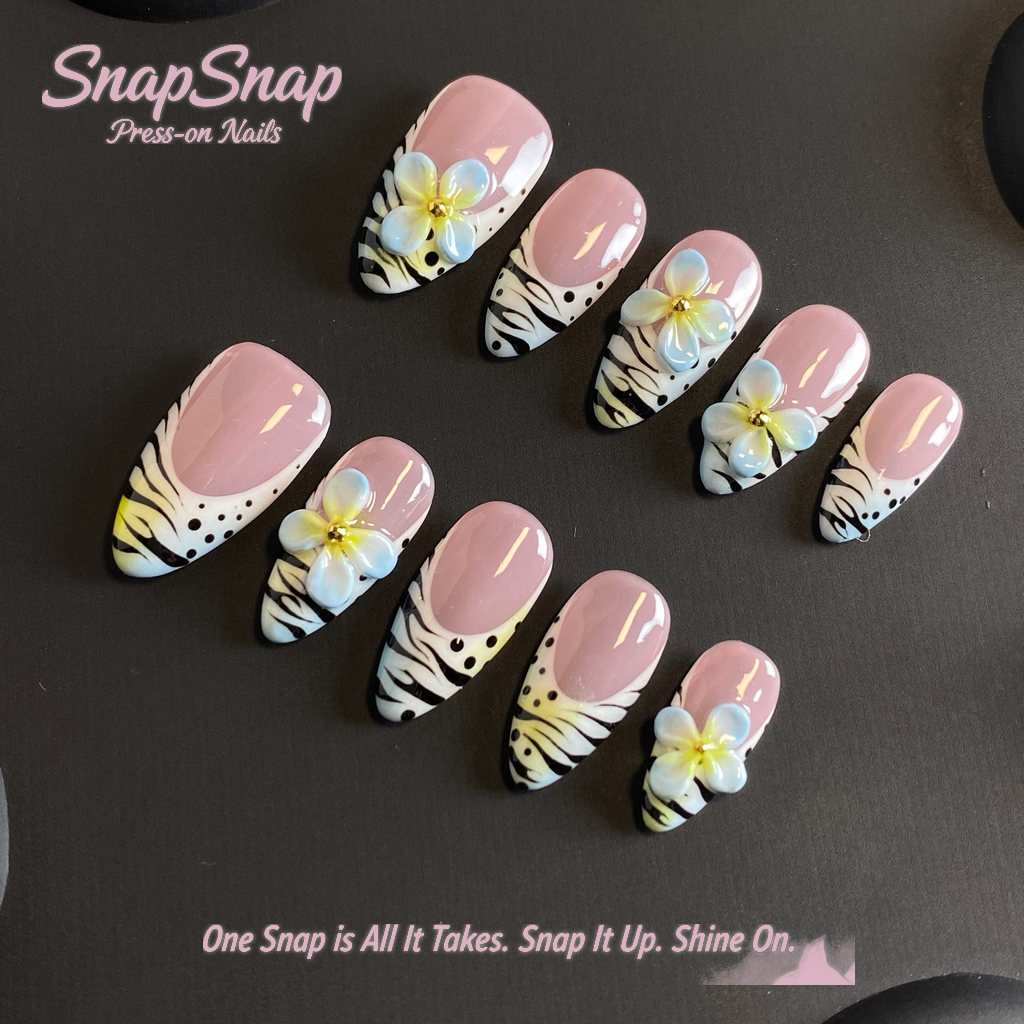 Daisy Noir Bloom