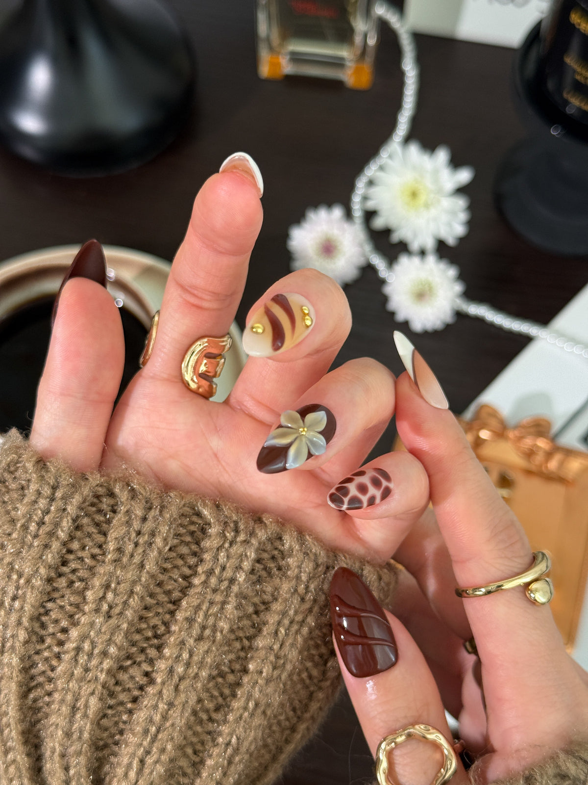 Cocoa & Gold Reverie press-on nails lifestyle 2